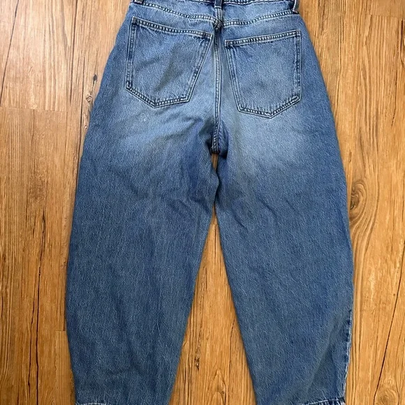 Universal Thread Blue High-Rise Jeans - Picture 6 of 6